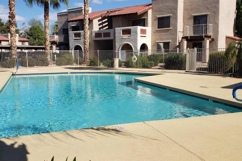 Condo With Heated Pool, Hot Tub, Near Walking Paths Glendale Bagian luar foto