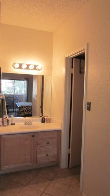 Condo With Heated Pool, Hot Tub, Near Walking Paths Glendale Bagian luar foto