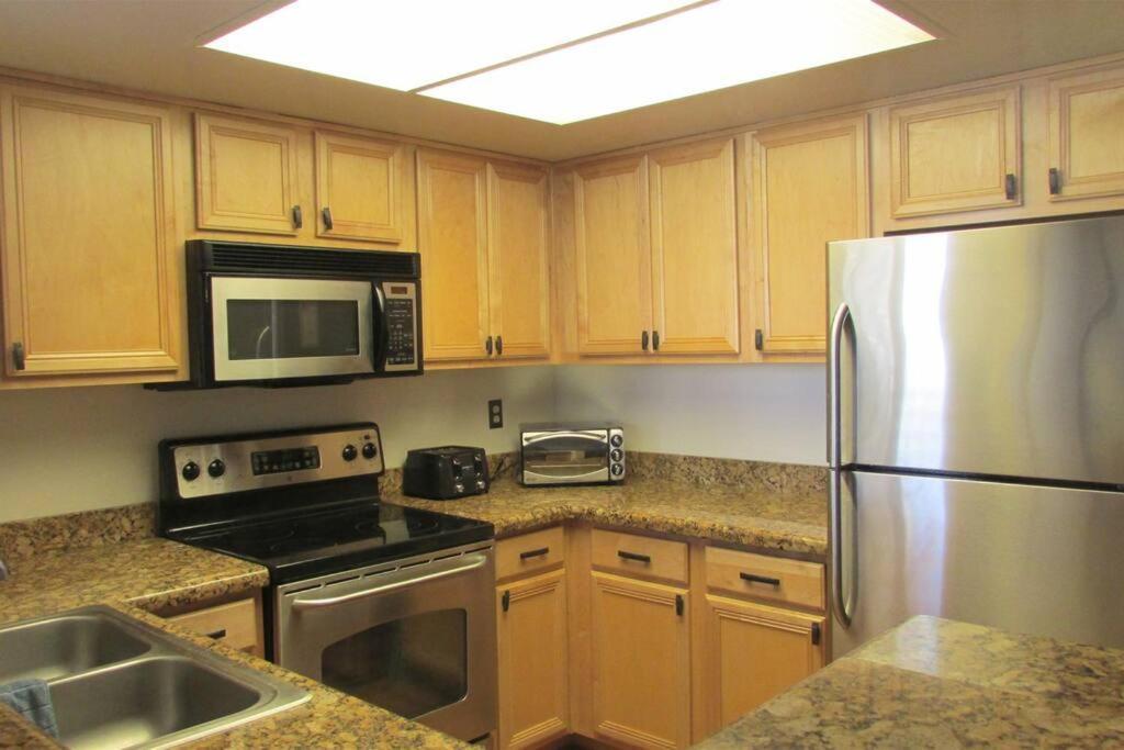 Condo With Heated Pool, Hot Tub, Near Walking Paths Glendale Bagian luar foto